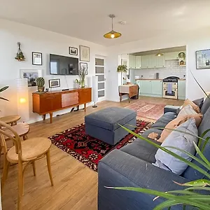Apartment Pass The Keys Spacious 2bedroom Flat With Views In Bridge, London